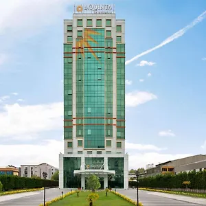 מלון La Quinta By Wyndham Gunesli *****